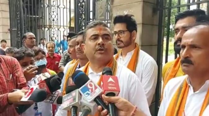 “কুলাঙ্গার সাংসদ” মহুয়া মৈত্রের বিরুদ্ধে বিরুদ্ধে কোর্ট যাওয়ার হুঁশিয়ারি শুভেন্দু অধিকারীর