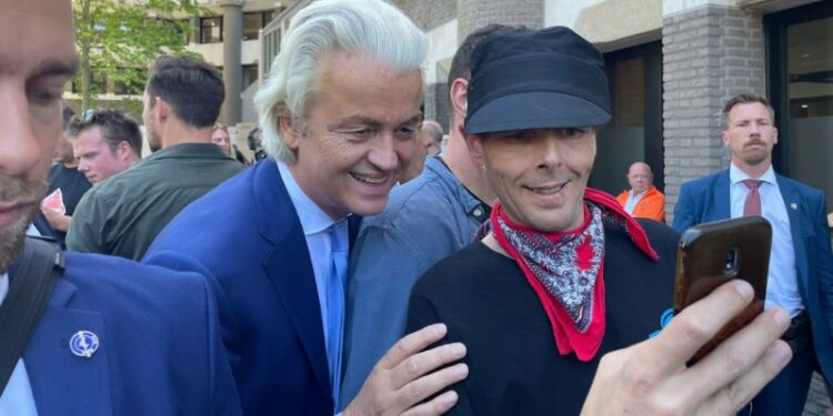 কোরান এবং নবি মহম্মদের বিরুদ্ধে মামলা নথিভুক্ত করার কথা বললেন ডাচ সাংসদ গির্ট উইল্ডার্স