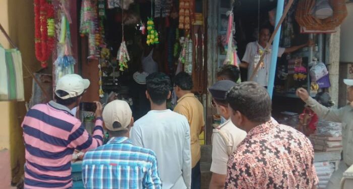 নিষিদ্ধ প্লাস্টিকের বিরুদ্ধে অভিযান চালালো গুসকরা পুরসভা