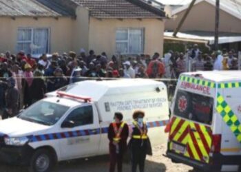 দক্ষিণ আফ্রিকায় দু’জায়গায় বন্দুকবাজের হামলায় নিহত ১৯, আহত ১৭