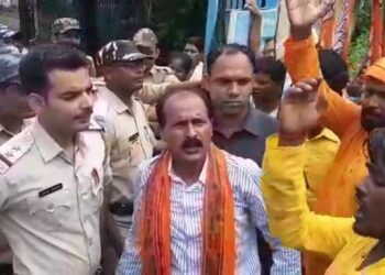 চাকরির নিয়োগ দূর্নীতিতে যুক্ত তৃণমূল নেতাদের ‘উলঙ্গ’ করার হুঁশিয়ারি বিজেপি বিধায়কের