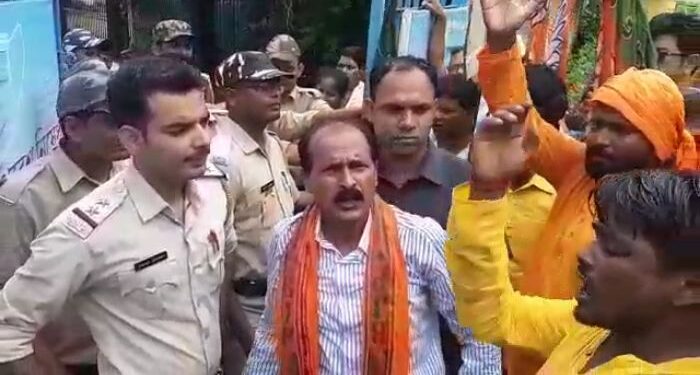 চাকরির নিয়োগ দূর্নীতিতে যুক্ত তৃণমূল নেতাদের ‘উলঙ্গ’ করার হুঁশিয়ারি বিজেপি বিধায়কের