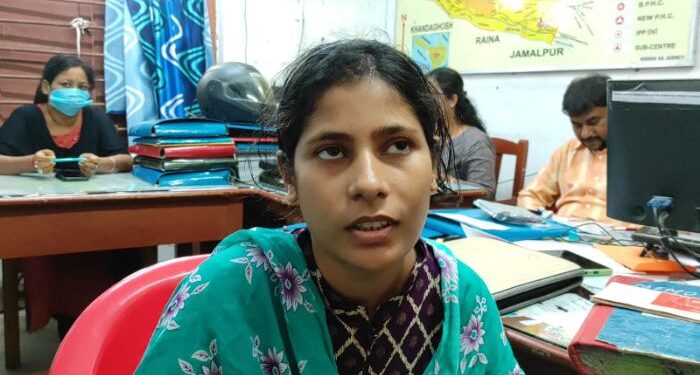 কাটা হাত নিয়েই ব্লক হাসপাতালে কাজে যোগ দিলেন রেণু খাতুন