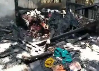 ধর্ম অবমাননার অভিযোগ তুলে মন্দির, হিন্দুদের বাড়িতে ভাঙচুর অগ্নিসংযোগ করল নড়াইলের মুসলিম কট্টরপন্থীরা