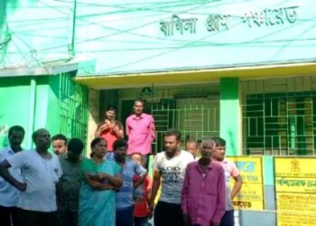 বুস্টার ডেজের টোকেন বিলি নিয়ে দুর্নীতির অভিযোগ, পঞ্চায়েত অফিসে বিক্ষোভ