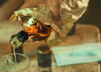 হাওড়ায় মদ্যপানে ৬ জনের মৃত্যু, হাসপাতালে চিকিৎসাধীন ২০, গ্রেফতার  মদ বিক্রেতা