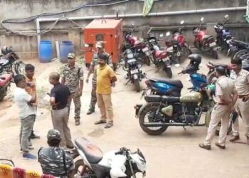 নার্সিংহোমে আগুন দেখে তিনতলা থেকে নিচে ঝাঁপ দিলেন মহিলা কর্মী, আর তারপরেই ঘটল……….