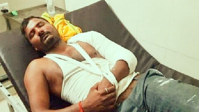 নূপুর শর্মার সমর্থনে সোশ্যাল মিডিয়ায় পোস্ট করার অপরাধে হিন্দু যুবকের উপর লাঠি নিয়ে হামলা চালালো মুসলিম কট্টরপন্থী যুবক