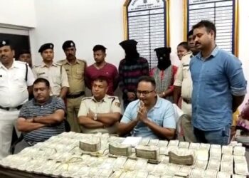 প্রেমিকের সঙ্গে পরিকল্পনা করে ব্যবসায়ী স্বামীর ৭৫ লক্ষ টাকা আর গহনা হাপিশ করেছিলেন বধু, উদ্ধার করল রানীগঞ্জ থানার পুলিশ