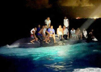 সাগর পাড়ি দিয়ে আমেরিকায় যাবার সময় নৌকাডুবিতে অন্তত ১৭ জনের মৃত্যু