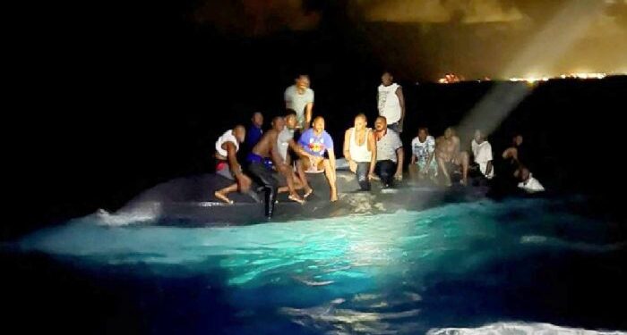 সাগর পাড়ি দিয়ে আমেরিকায় যাবার সময় নৌকাডুবিতে অন্তত ১৭ জনের মৃত্যু