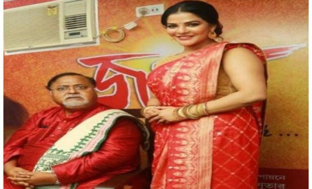 অর্পিতার ‘ব্লাক ডায়েরি’তে লেখা গোপনীয় বহু তথ্য, আরও বিপাকে পার্থ চট্টোপাধ্যায়