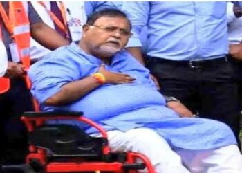 কলকাতায় আনা হল পার্থকে, এবার ‘ঘনিষ্ঠ’ বান্ধবী অর্পিতার মুখোমুখি বসিয়ে জেরার প্রস্তুতি