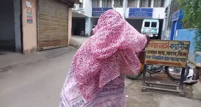 মালদায় তৃণমূল নেতার বিরুদ্ধে বধুকে ধর্ষণের অভিযোগ, মামলা প্রত্যাহারের জন্য খুনের হুমকি, পুলিশি নিষ্ক্রিয়তার অভিযোগ