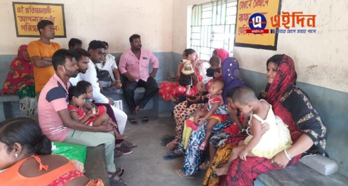 সাপের পর এবার অঙ্গনওয়াড়ি কেন্দ্রের খিচুড়িতে টিকটিকি ! চাঞ্চল্য জামালপুরে