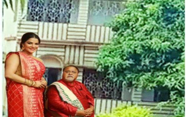 পার্থ চট্টোপাধ্যায়ের বারুইপুরের বাড়ি থেকে রাতের অন্ধকারে বহু নথি হাপিশ করল দূষ্কৃতীরা