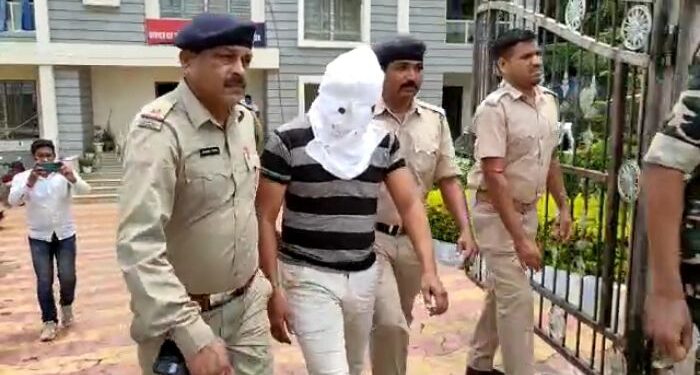 বাঁকুড়ায় ব্যবসায়ীকে খুনের অভিযোগে গ্রেফতার জাকির ইকবাল খিলজি নামে এক যুবক