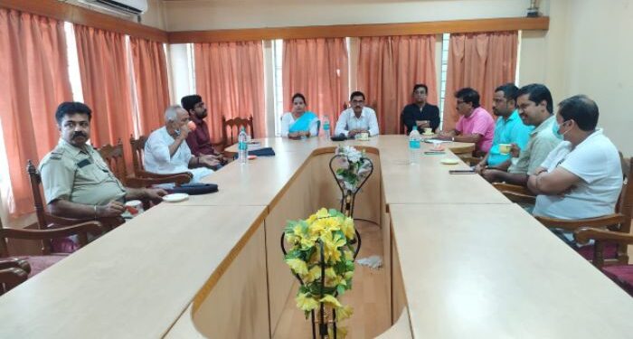 গুসকরা স্বাস্থ্য কেন্দ্রকে পরিকাঠামো উন্নয়ন নিয়ে প্রশাসনিক বৈঠক