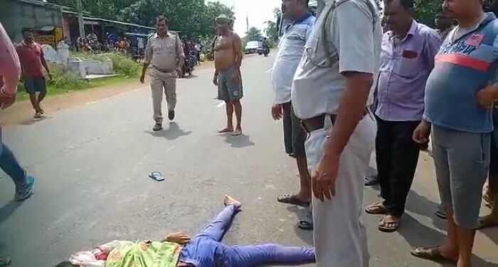 বাঁকুড়ায় বেপরোয়া লরির ধাক্কায় স্কুল ছাত্রীর মৃত্যু,গুরুতর জখম আরও এক ছাত্রী