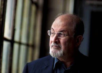 ‘দ্য স্যাটানিক ভার্সেস’-এর লেখক সালমান রুশদির উপর জিহাদি হামলা