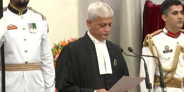 ভারতের ৪৯ তম প্রধান বিচারপতি হলেন ইউ ইউ ললিত