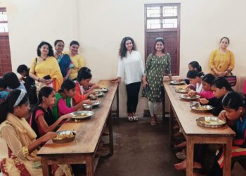 বেহালার ‘ব্লাইণ্ড স্কুল’-এর শিশুদের নিয়ে বর্ষ উদযাপন করল ‘হেল্পিং হ্যাণ্ডস’