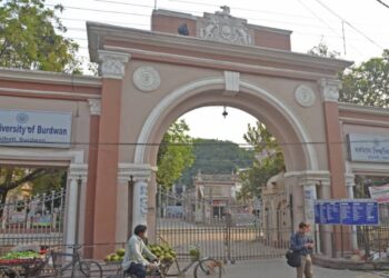 অ্যাডমিট কার্ড ছাড়া পরীক্ষা ও স্নাতকোত্তর স্তরের মার্কশিট বিলি না হওয়া নিয়ে তদন্ত শুরু করলো বর্ধমান বিশ্ববিদ্যালয়