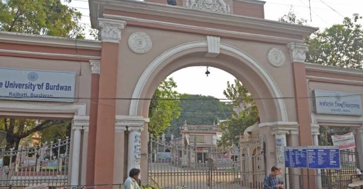 অ্যাডমিট কার্ড ছাড়া পরীক্ষা ও স্নাতকোত্তর স্তরের মার্কশিট বিলি না হওয়া নিয়ে তদন্ত শুরু করলো বর্ধমান বিশ্ববিদ্যালয়