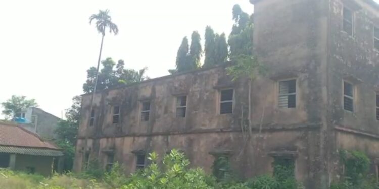 দ্রৌপদী মুর্মু রাষ্ট্রপতি হওয়ায় ভাতারের আম্বেদকরের নামাঙ্কিত আদিবাসী ও তপশিলীদের আবাসিক স্কুল খোলার ফের প্রত্যাশার সৃষ্টি হয়েছে