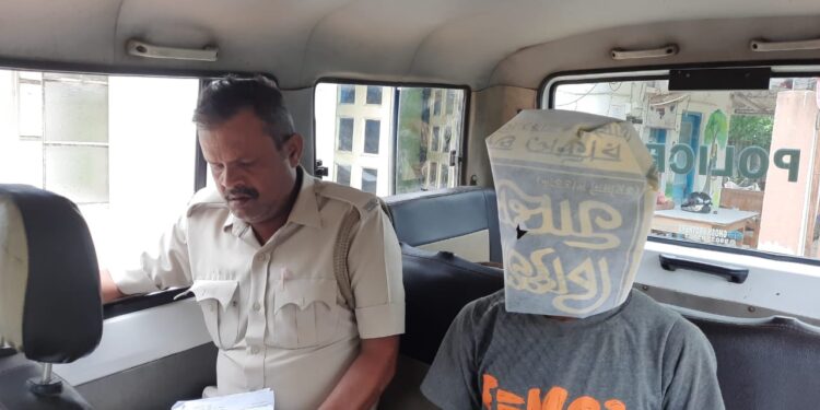 মুখ্যমন্ত্রীর সম্পর্কে অশ্লীল পোস্ট করার দায়ে গ্রেপ্তার যুবক