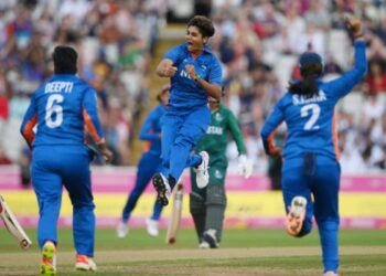 কমনওয়েলথ গেমস :  মহিলাদের ক্রিকেটে পাকিস্তানকে হেলায় হারালো ভারত