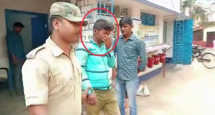 বিবাহবিচ্ছিন্ন মহিলাকে বিয়ের প্রতিশ্রুতি দিয়ে দিনের পর দিন সহবাস, তাঁর কিশোরী মেয়েকে জঙ্গলে নিয়ে গিয়ে ধর্ষণ, গ্রেফতার অভিযুক্ত বরকত আলি খাঁ