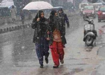 ভারী বৃষ্টি ও তুষারপাতে বিপর্যস্ত  জম্মু-কাশ্মীরের পুঞ্চের সুরানকোট এলাকা