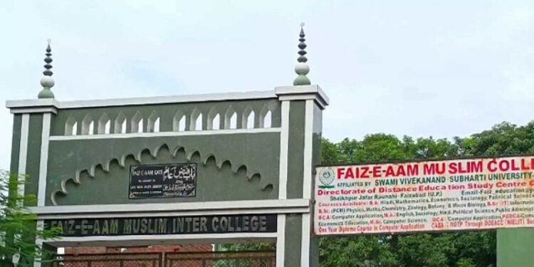 রামায়ন ও হনুমান চালিশার প্রশংসা করায় দুই ছাত্রকে বহিষ্কার করল ফয়েজ আম মুসলিম কলেজ কর্তৃপক্ষ