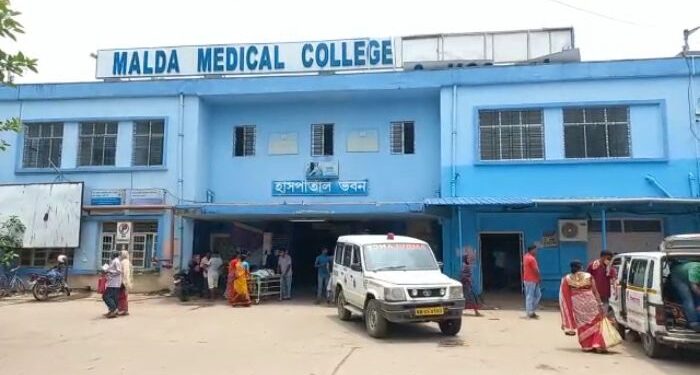 ইংরেজবাজারে কলেজ ছাত্রীর ঝুলন্ত দেহ উদ্ধার, চাঞ্চল্য এলাকায়