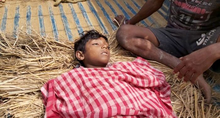 নাইলনের দড়িতে দোল খেতে গিয়ে মর্মান্তিক পারিনতি হল হল আউশগ্রামের শিশুর