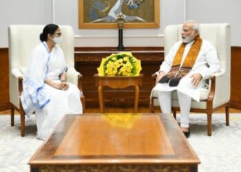 নরেন্দ্র মোদির সঙ্গে দেখা করলেন মমতা বন্দ্যোপাধ্যায়, সতর্ক করলেন দিলীপ ঘোষ