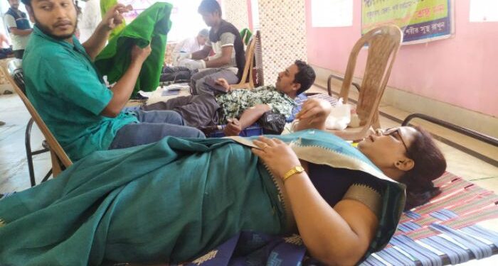 ভারতের গণতান্ত্রিক যুব ফেডারেশনের উদ্যোগে রক্তদান শিবির গুসকরায়