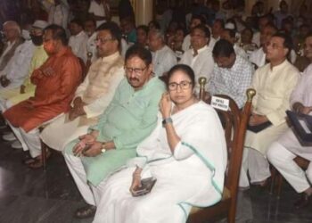 দূর্নীতি ইস্যুতে তৃণমূলের বিরুদ্ধে তৃণমূলের ক্ষোভ কি আসন্ন গৃহযুদ্ধের সঙ্কেত ?