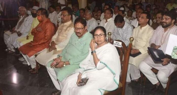 দূর্নীতি ইস্যুতে তৃণমূলের বিরুদ্ধে তৃণমূলের ক্ষোভ কি আসন্ন গৃহযুদ্ধের সঙ্কেত ?