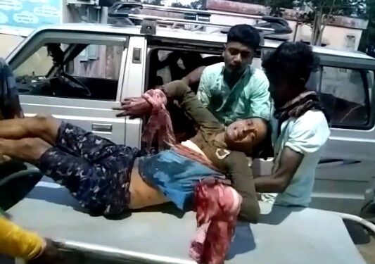 গরু বাঁধতে গিয়ে ফেলে রাখা বোমা বিস্ফোরণে আহত যুবক