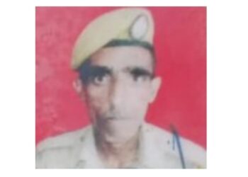 কুলগামে সন্ত্রাসবাদীদের গ্রেনেড হামলায় শহীদ পুলিশকর্মী তাহির খান