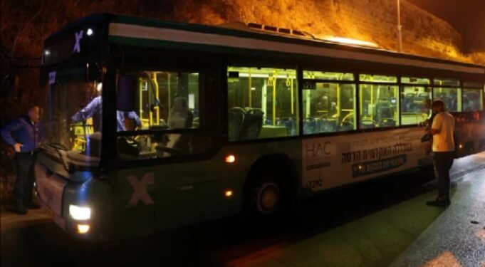 ইসরায়েলে যাত্রীবাহী বাসে সন্ত্রাসবাদী হামলা, আহত ৮