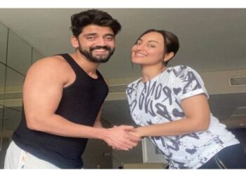 গানের ভিডিওর মধ্য দিয়েই জহির ইকবালের সঙ্গে সম্পর্ক প্রকাশ্যে আনতে চান তৃণমূল কংগ্রেসের সাংসদ শত্রুঘ্ন সিনহার মেয়ে সোনাক্ষী