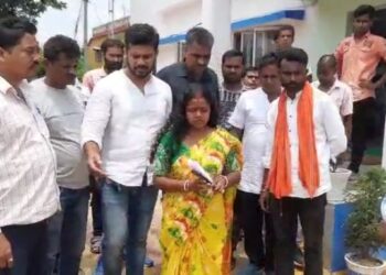 বাঁকুড়ার শালতোড়ার বিজেপি বিধায়ক চন্দনা বাউরীর পরিবারের সদস্যদের উপর হামলা, অভিযোগের তীর তৃণমূলের দিকে