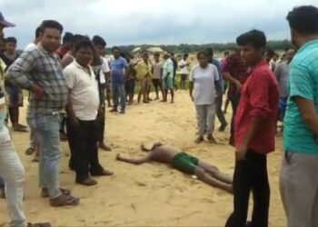 বন্ধুদের ফোন পেয়ে বাড়ি থেকে বেরিয়ে নিখোঁজ  ছাত্রের মৃতদেহ উদ্ধার হল দামোদর নদে