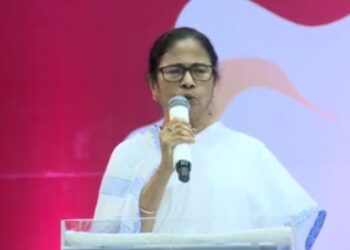 ৬০ হাজার অনুদান,৬০ শতাংশ বিদ্যুতে ছাড়,দরাজ মমতার বিজেপিকে কটাক্ষ – “কলকাতায় যেভাবে দূর্গাপূজো হয় বিশ্বের কোথাও হয় না”