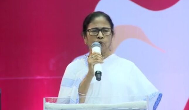 ৬০ হাজার অনুদান,৬০ শতাংশ বিদ্যুতে ছাড়,দরাজ মমতার বিজেপিকে কটাক্ষ – “কলকাতায় যেভাবে দূর্গাপূজো হয় বিশ্বের কোথাও হয় না”