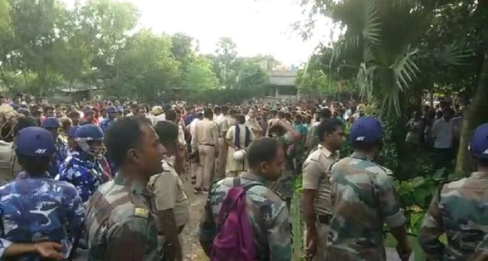 কলেজ ছাত্রকে পিটিয়ে খুনের ঘটনায় ধৃত দম্পতির ১২ দিনের পুলিশ হেপাজত, ফাঁসির দাবিতে উত্তাল রায়নার গ্রাম