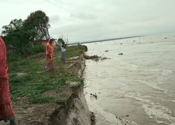 মানিকচকের নারায়নপুর চড়ে ভাঙন অব্যাহত, আতঙ্কে স্থানীয় বাসিন্দারা